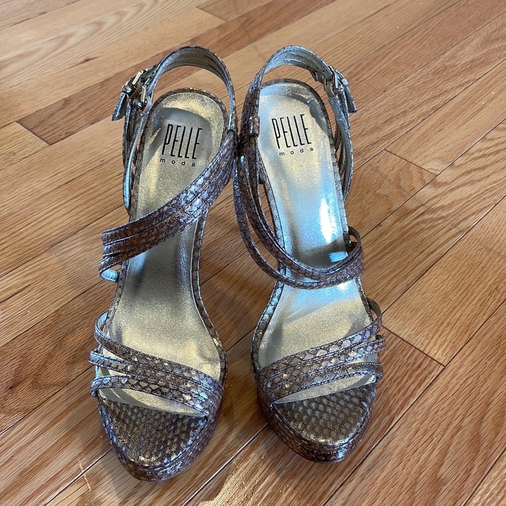 Pelle Moda Sandstone Glossy Snake Platform Sandal. Size 8